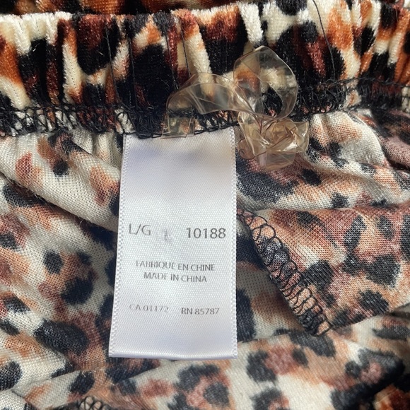 Leopard Print Pajamas Super Soft Size Large - Picture 5 of 6